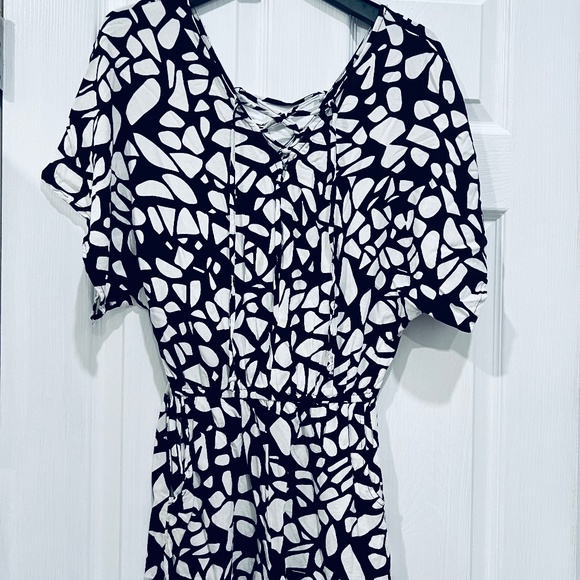 Ava Sky black and white pebbles romper sz XS - Picture 2 of 3